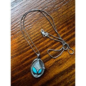 Vintage sterling silver necklace pendant MOP turquoise leaf Southwest style 6.7g